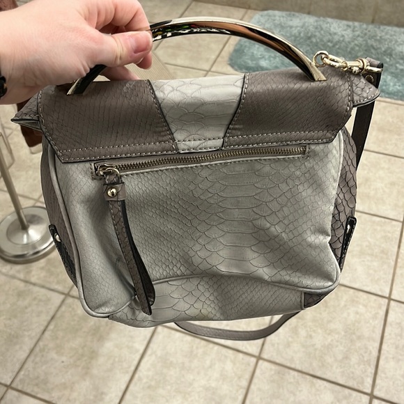 Guess handbag, slightly used. - Picture 2 of 5